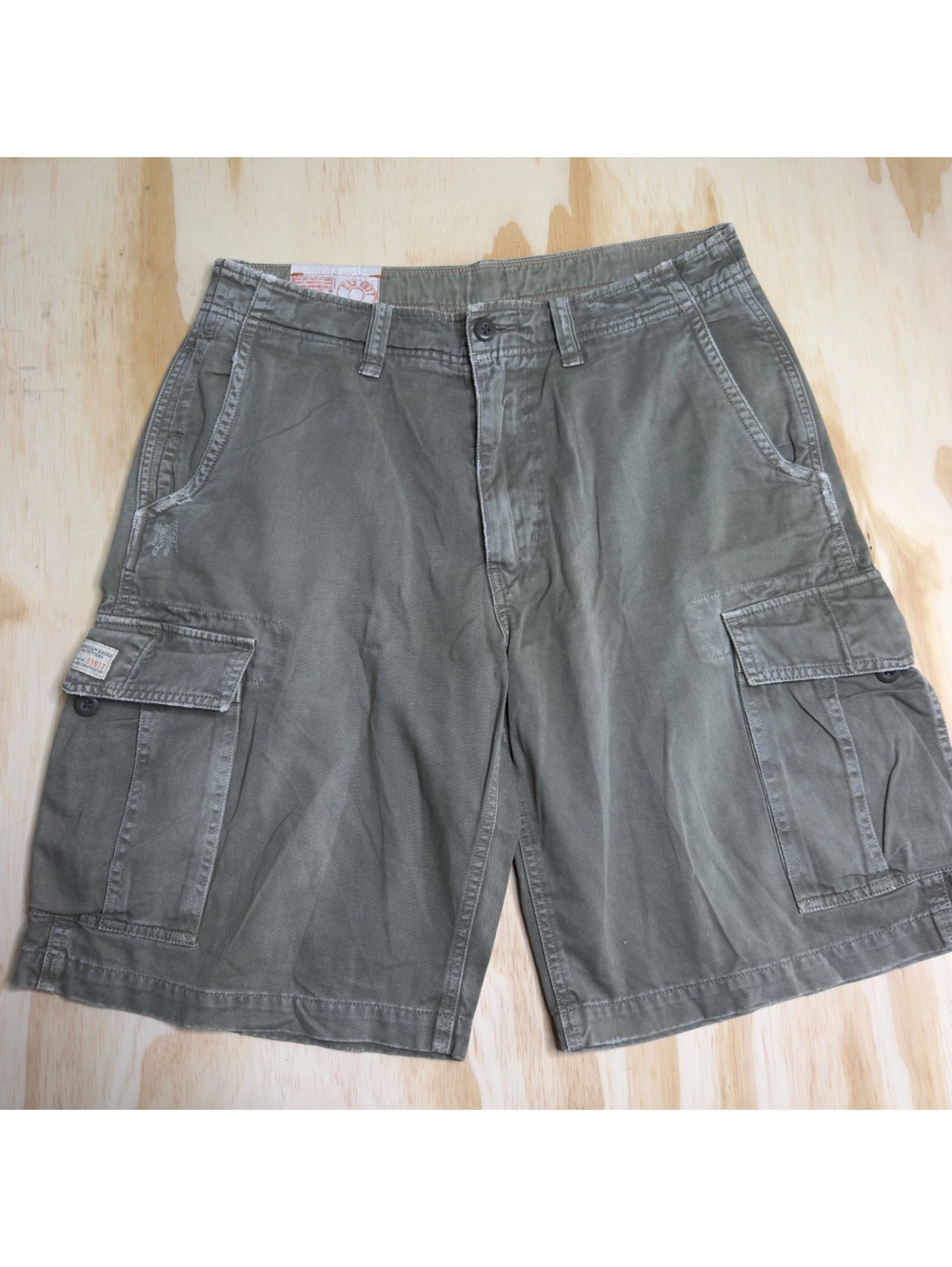 American Eagle Outfitters Y2K Khaki Green Cargo Shorts Size 32